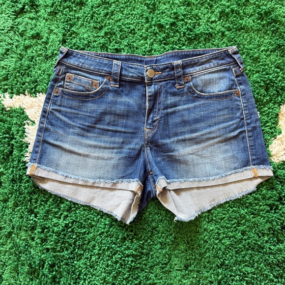 True Religion Jennie Curvy Fit Denim Shorts Womens Size 32 Medium Wash Frayed - Picture 1 of 6